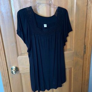 Old Navy XXL black top with crochet detail